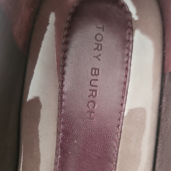 Tory Burch Gray Flats with Gold and Green Accent - Picture 2 of 4